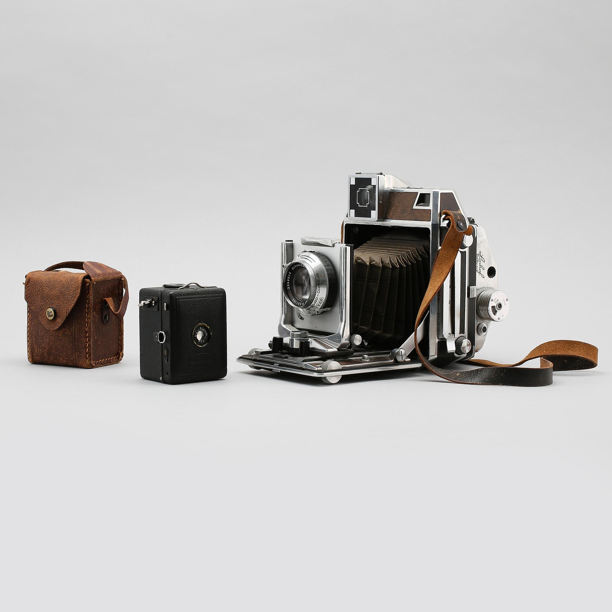 KAMEROR, 2 st, "Zeiss Ikon Box-Tenger" och "Linhof Rollex", 1900-talets första hälft.