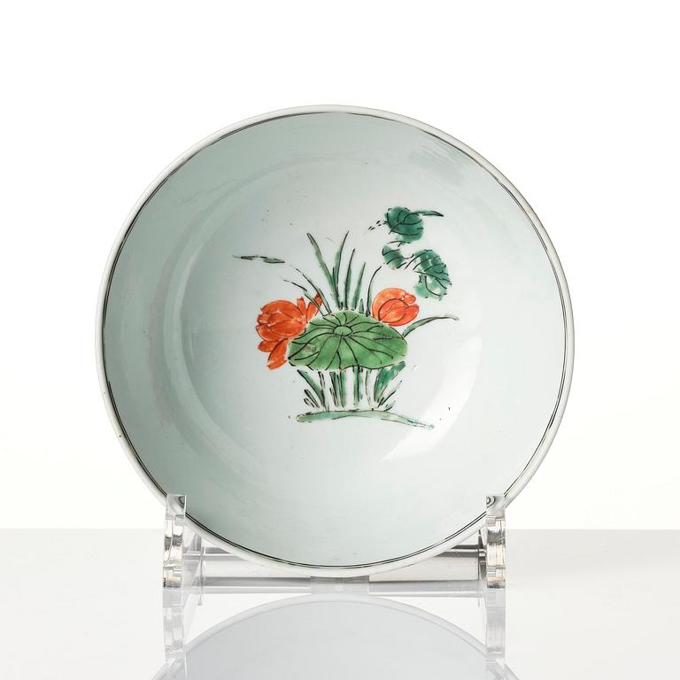 A famille verte bowl, tea caddy and mallet shaped vase, Qing dynasty, Kangxi (1662-1722).