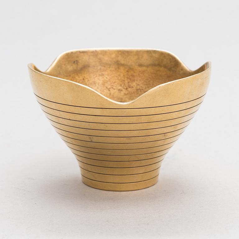 Paavo Tynell, a bronze bowl for Taito.