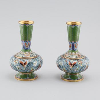 A pair of Chinese cloisonné vases from the first half of the 20th century.