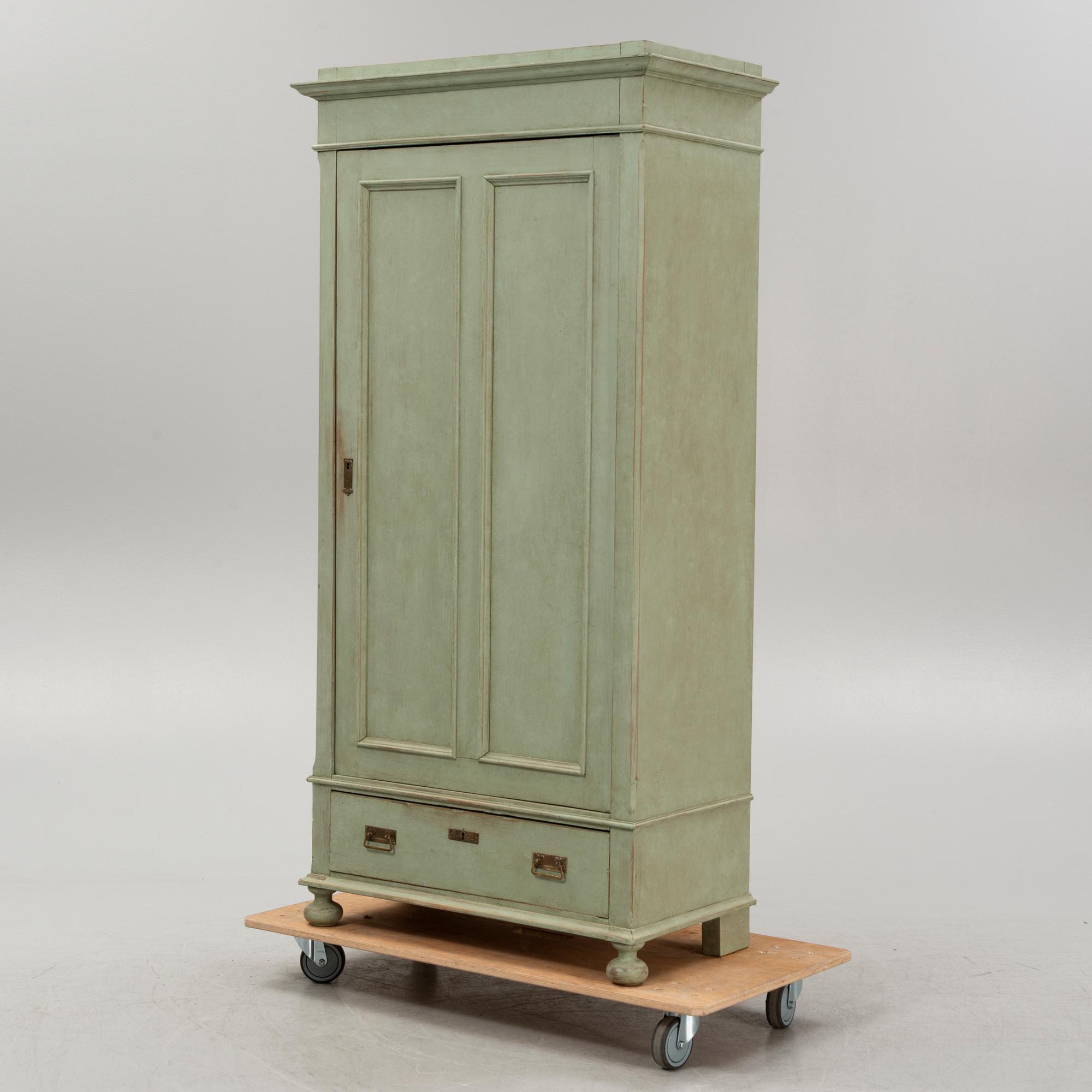 A clothes cabinet, around 1900.