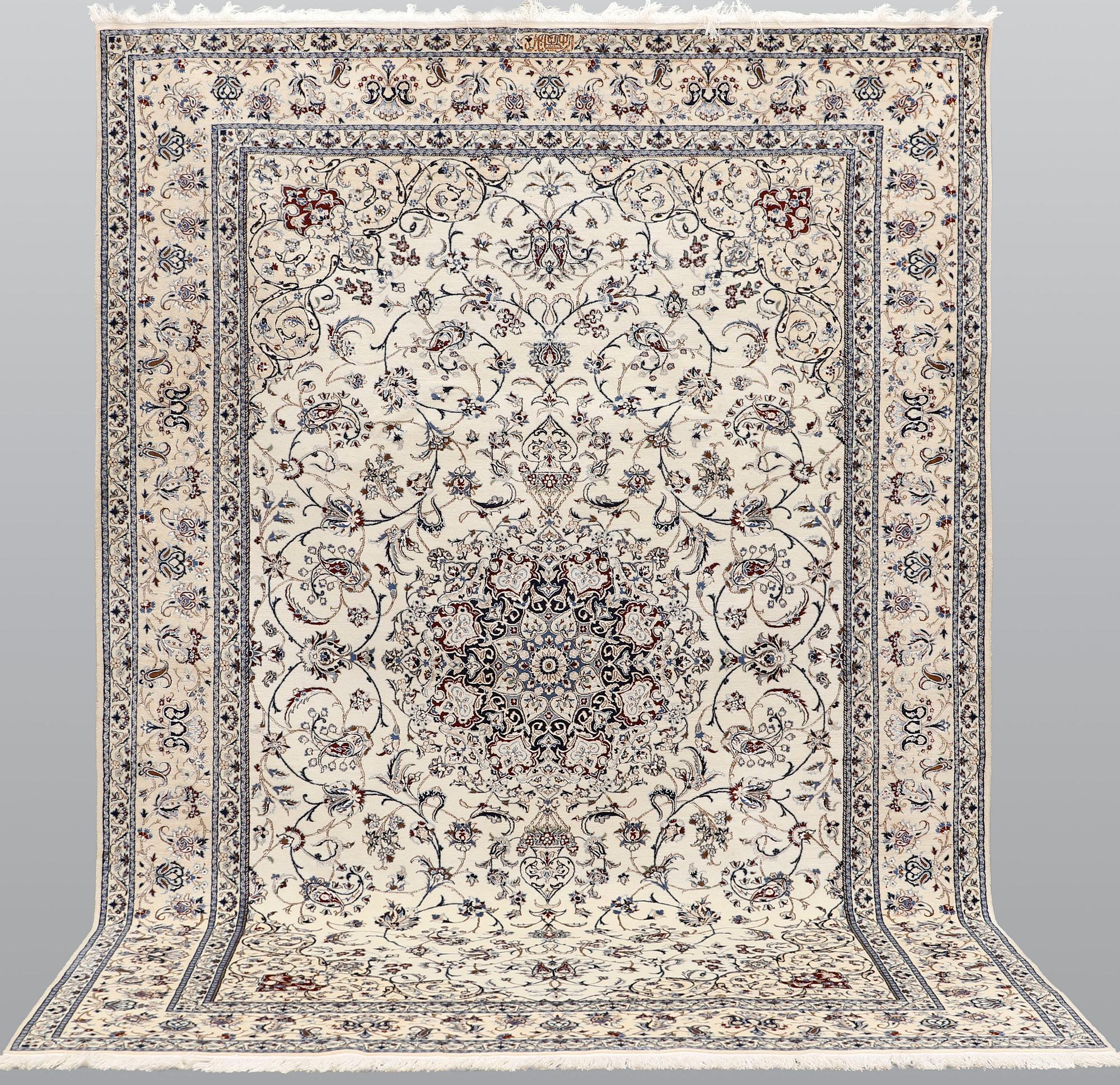 A part silk Nain carpet, so-called 6LAA, approx. 292 x 200 cm.