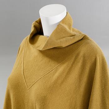 CAPE, Christian Dior.