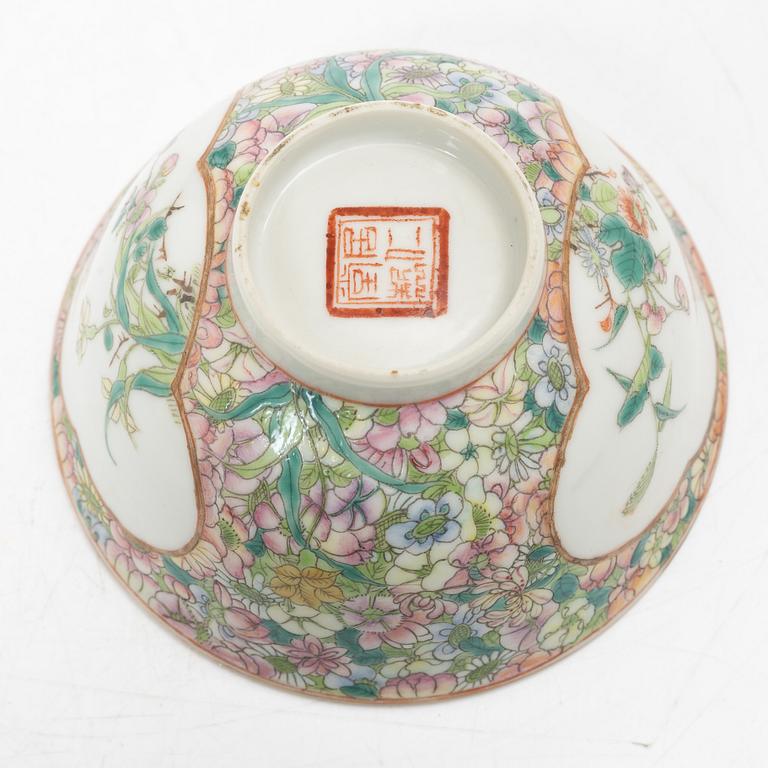 Skålar, två stycken samt skålfat, porslin, Kina, 1900-tal.