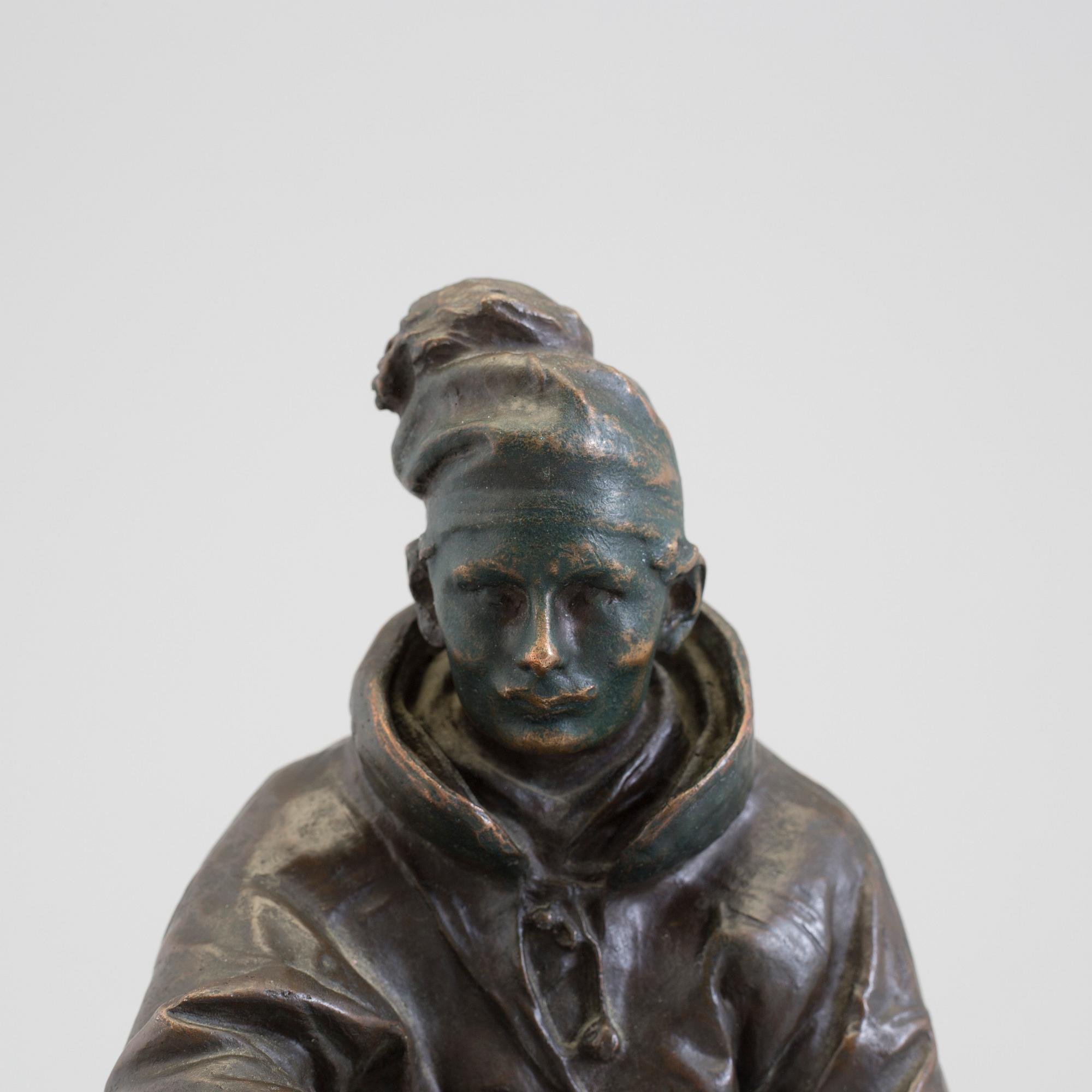 CHRISTIAN ERIKSSON, SKULPTUR, mörkpatinerad brons. Sittande same, signerad 1902.