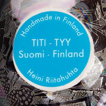 HEINI RIITAHUHTA, figuriineja/lintupillejä 2 kpl, posliinia, "Titi-tyy", tarramerkityt.