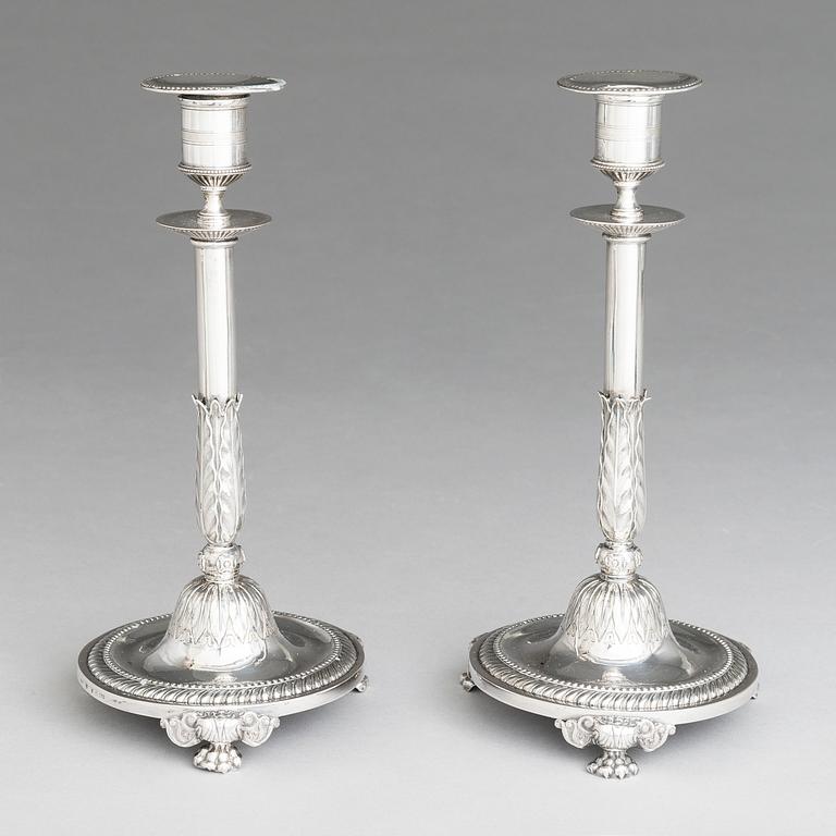ADOLF ZETHELIUS, LJUSSTAKAR, ett par, silver, empire, Stockholm 1823.