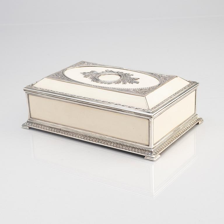 A rare silver enamel casket Moscow, W.A. Bolin, Moscow 1912–1917.