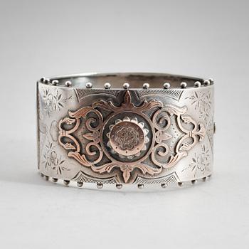 ARMBAND, silver, Birmingham 1908. Vikt ca 39 gram.