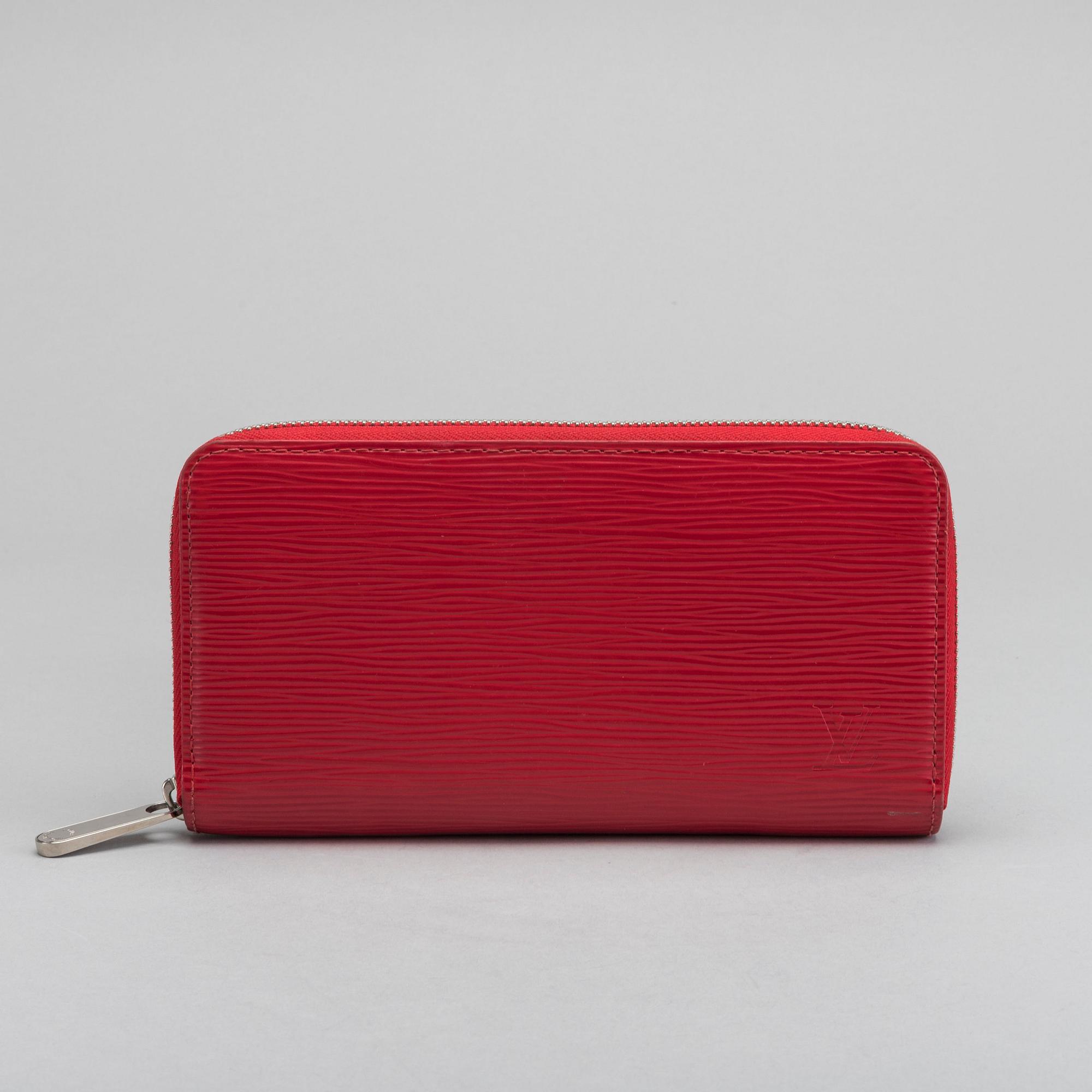 A Louis Vuitton zippy wallet.