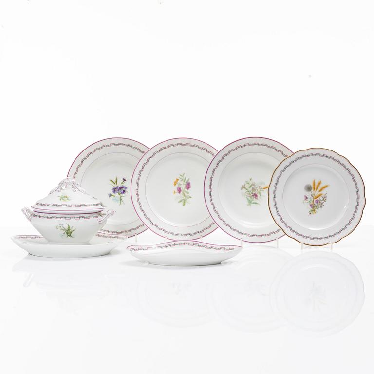 A 106-piece dinner service, circa 1900.
