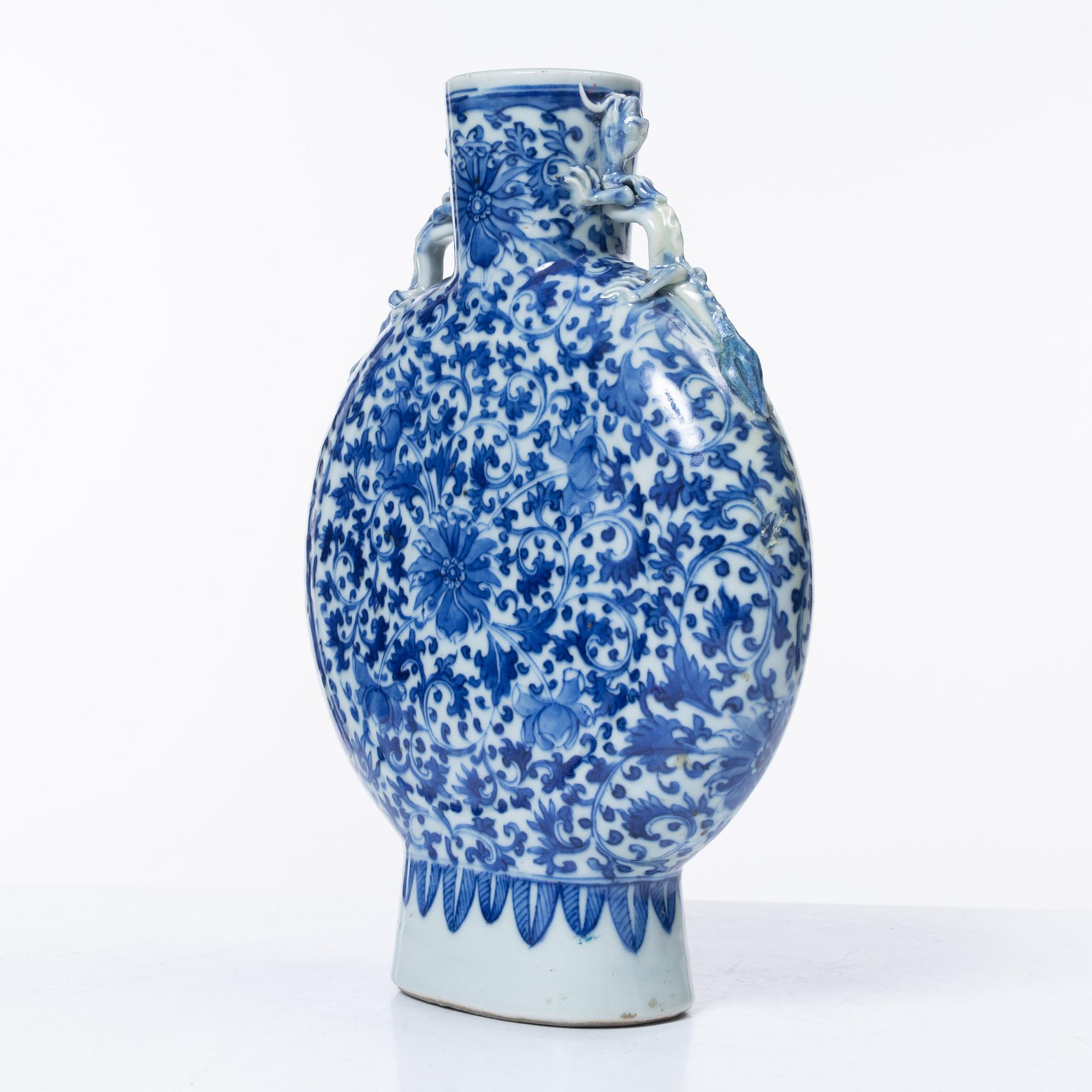 Miniatyrer, fem stycken, porslin. Qingdynastin, 1700-tal.