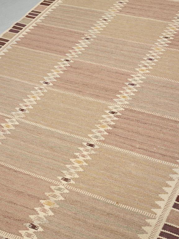 Barbro Nilsson, BARBRO NILSSON, A CARPET, "Salerno grå med enkel bård", flat weave, ca 245 x 170,5 cm, signed AB MMF BN.