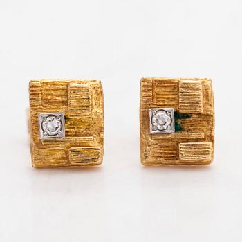 Björn Weckström, a pair of 18K gold earrings 'Thai' with diamonds ca. 0.04 ct in total for Lapponia.