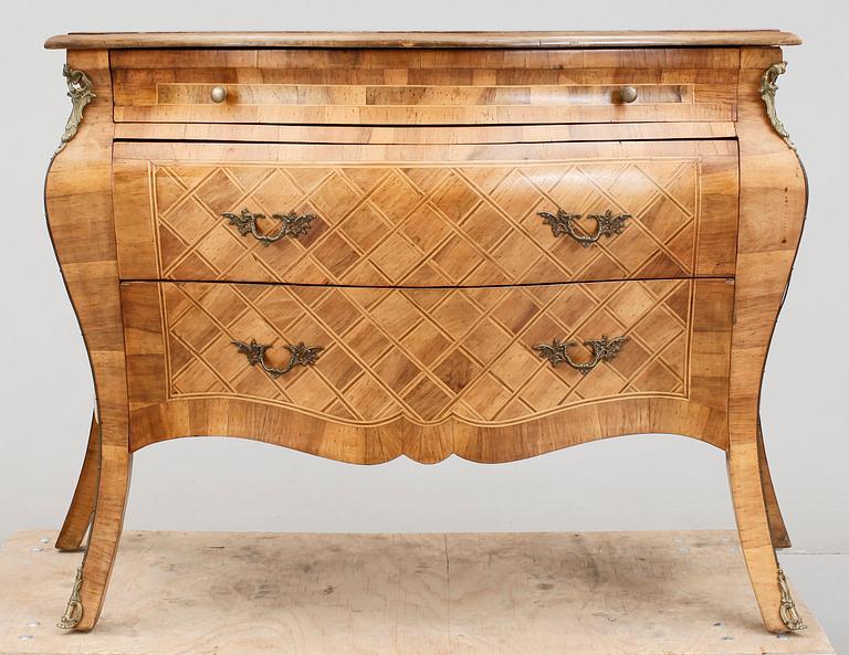 BYRÅ, rokokostil, 1900-tal.