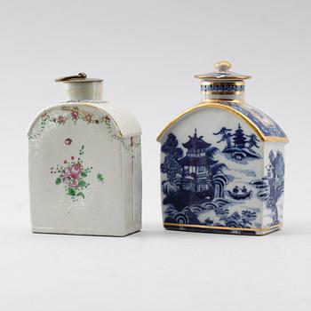 TEDOSOR, 2 st, porslin, Kina, 1700-tal.