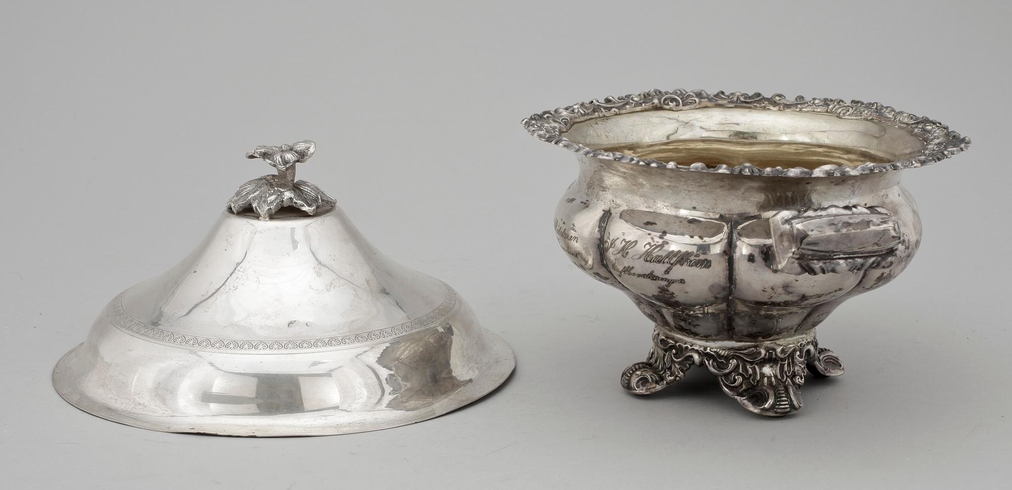 SKÅL SAMT LOCK, silver, Carl Tengstedt, Göteborg 1849. Totalvikt ca 600 gram.