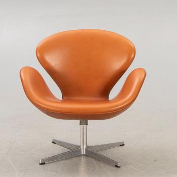 Arne Jacobsen, armchair "The Swan" for Fritz Hansen later part of the 20th century.