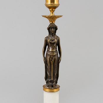 A PAIR OF BRONZE AND MARBLE CANDELABRA, late gustavian style, first half of the 20th century.