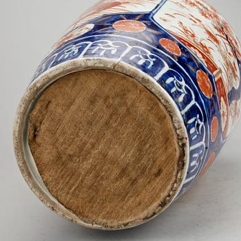 GOLVVAS, porslin, Imari, Japan 1900-talets början.