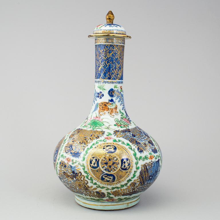 A chinese famille rose medallion and underglazed blue and white vase with cover. Qing dynasty, late 19th century.