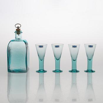 Oiva Toikka, carafe with four schnapps glasses, signed and numbered Oiva Toikka Oy Alko Ab 58/100. Original box.