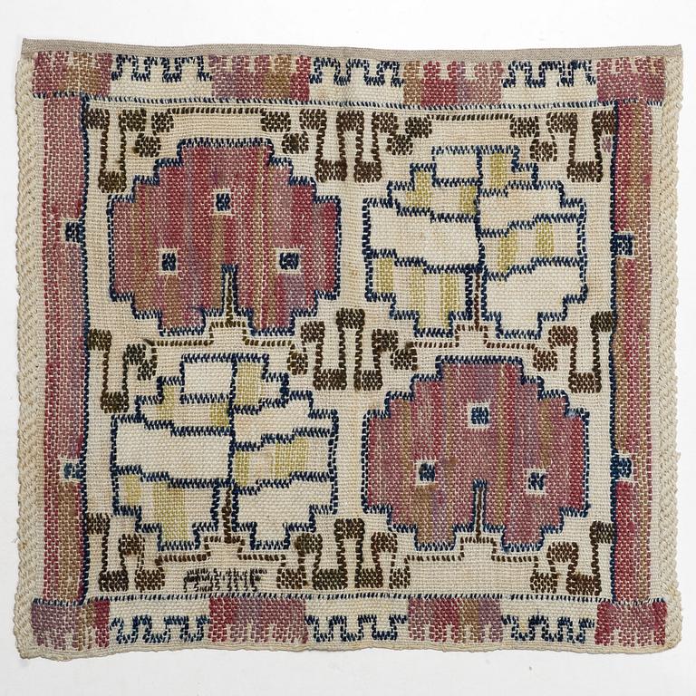 Märta Måås-Fjetterström, A 'Grodblad' textile.