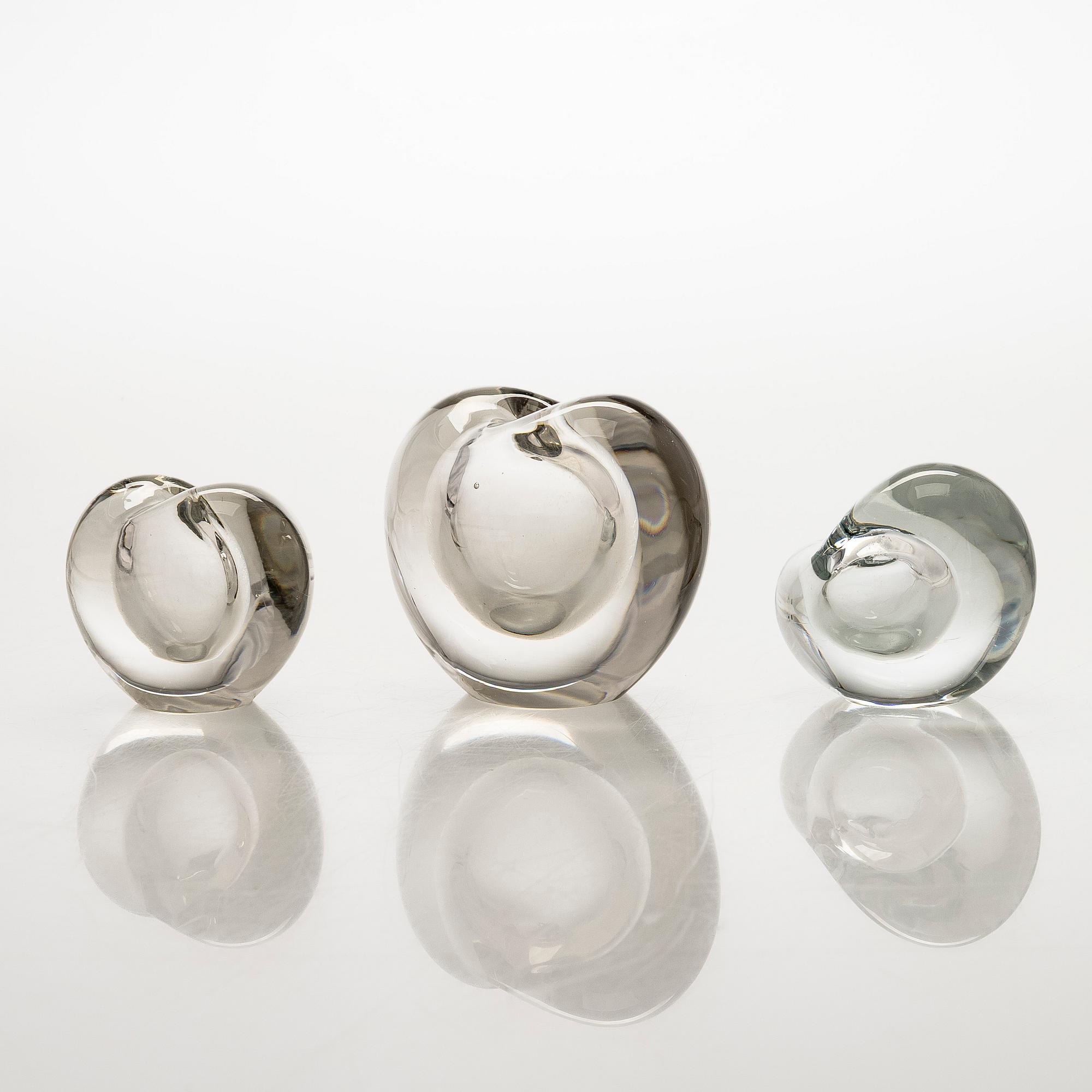 Timo Sarpaneva, Three glass objects "Heart". signed Timo Sarpaneva.