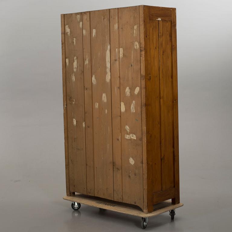 A DRESS CABINET EARLY 20TH CENTURY.