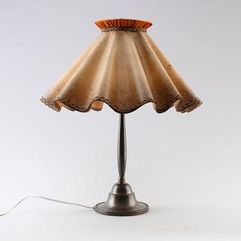 BORDSLAMPA, patinerad metall, CG Hallberg, 1900-talets första hälft.