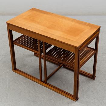 CARL MALMSTEN, a nest of three mahogany 'Släden' tables. Late 20th century.