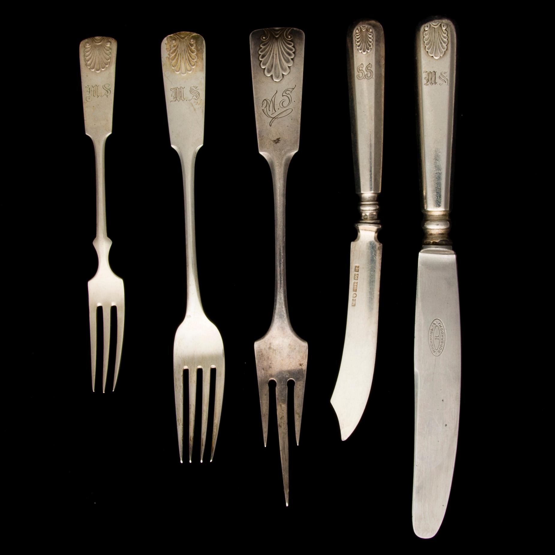 PARTI BESTICK, 44 delar, silver, "Mussla", finska stämplar, 1918-50. Tot vikt 1084,8 g.