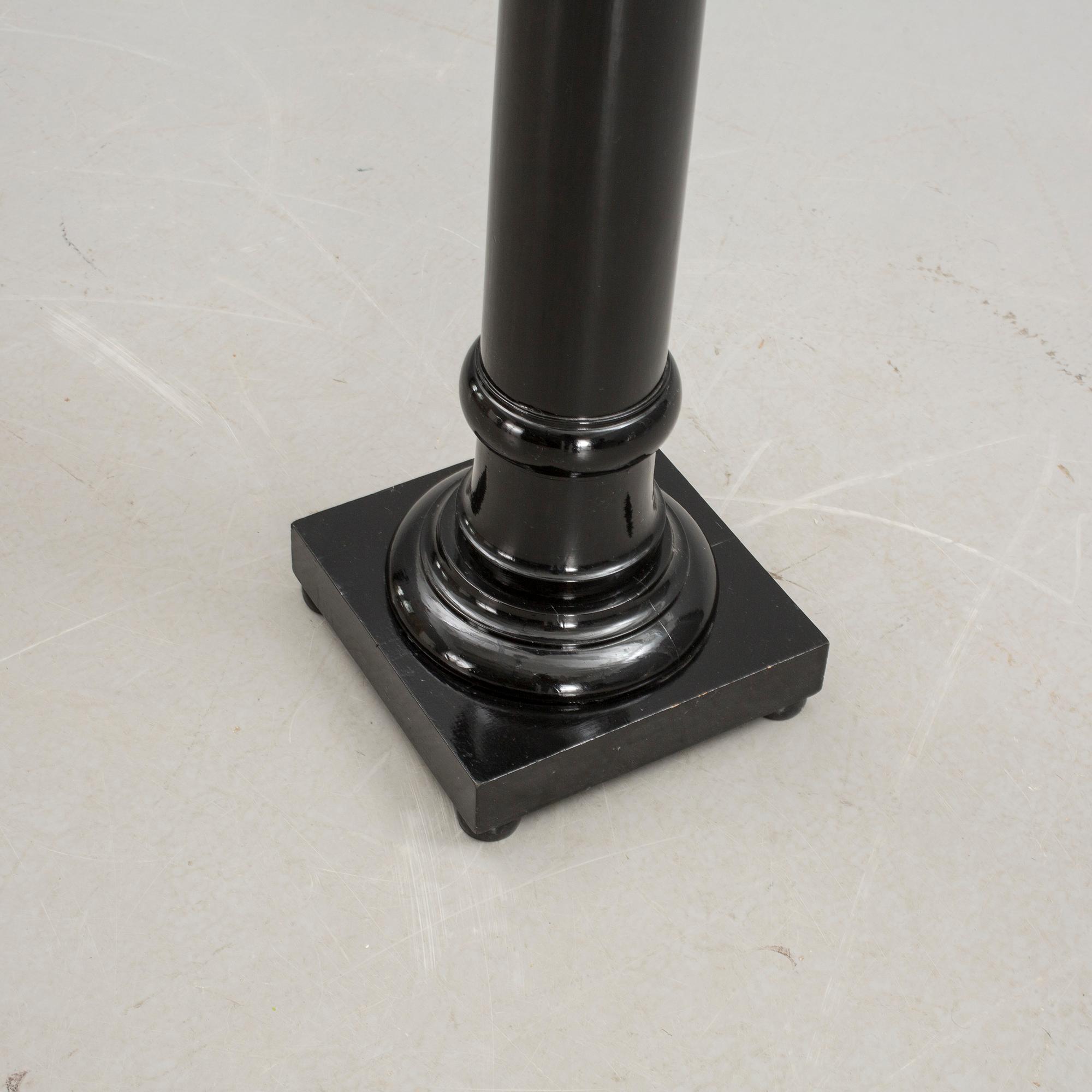 PIEDESTAL, 1900-tal.