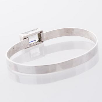 ARMRING samt ÖRHÄNGEN, ett par, sterlingsilver, delvis Åke Lindström för Bengt Hallberg , Köping, 1974.