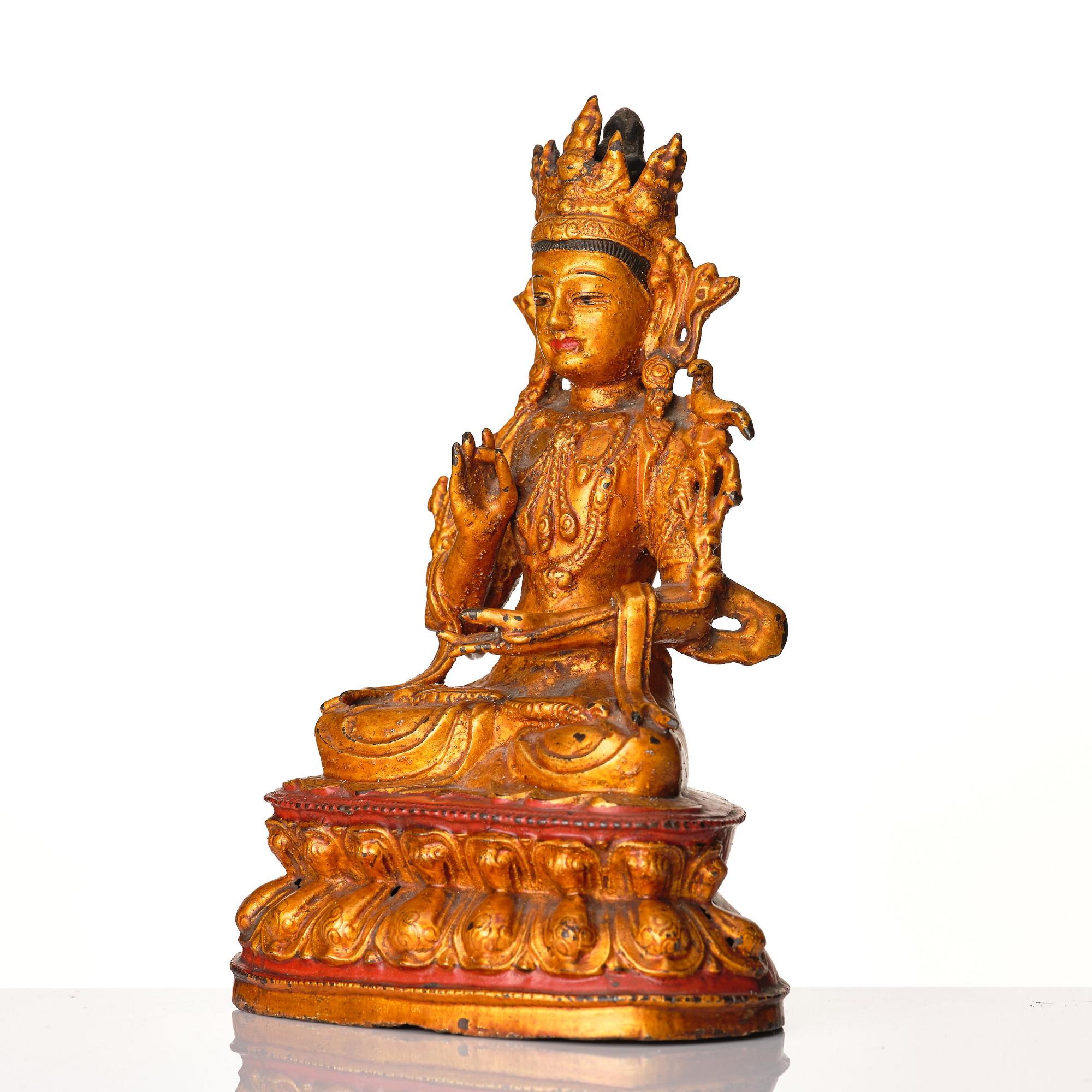 Avalokiteshvara, kallförgylld och lackerad brons. Mingdynastin (1368-1644).