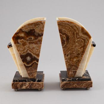A three piece clock garniture, Art Deco style, 20th Century.