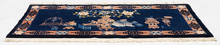 A Chinese rug,  156 x 80 cm.