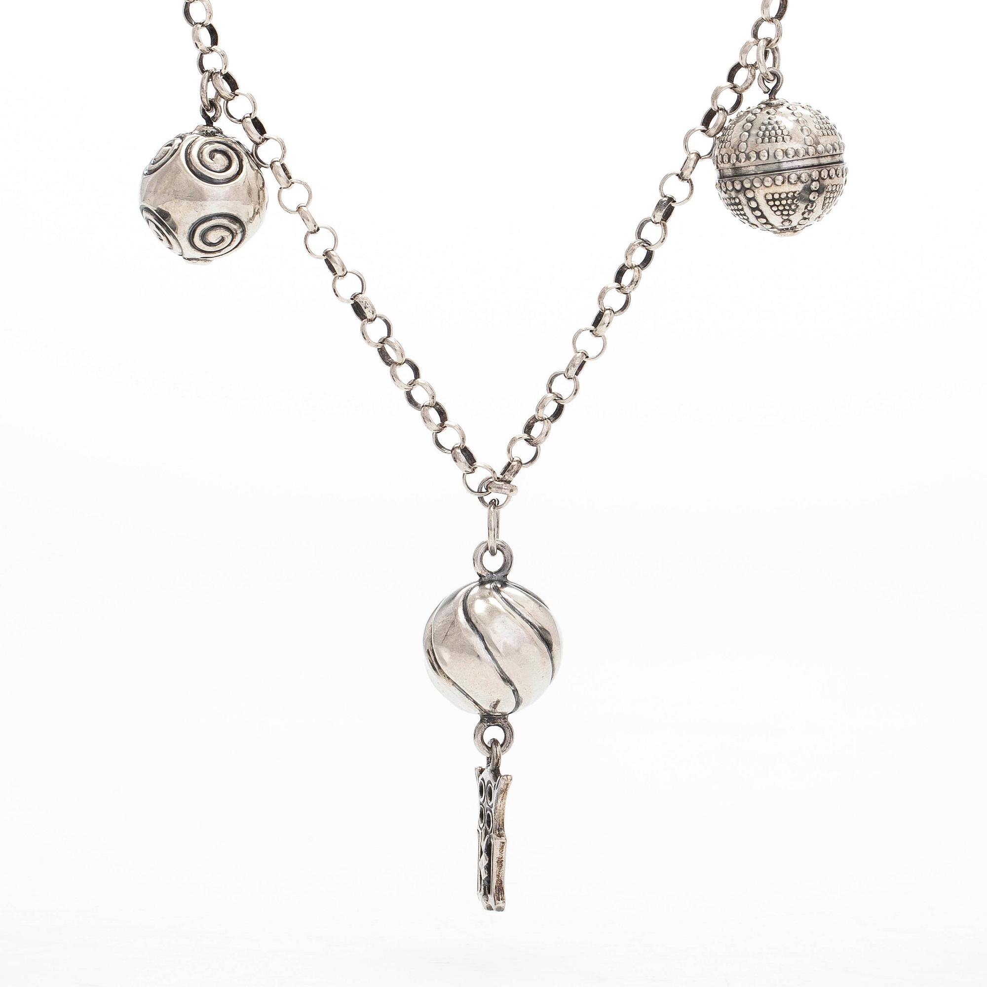 Kalevala Koru, kaulakoru, sterlinghopea. Helsinki 1970-luku.