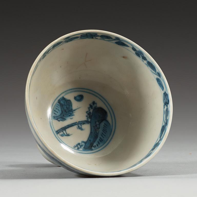 STEMCUP, porslin. Ming dynastin, med Wanli sex karaktärers märke och period (1572-1620).