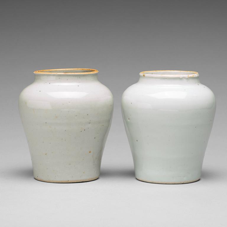 Two white glazed pots, Transiton, 17th Century.