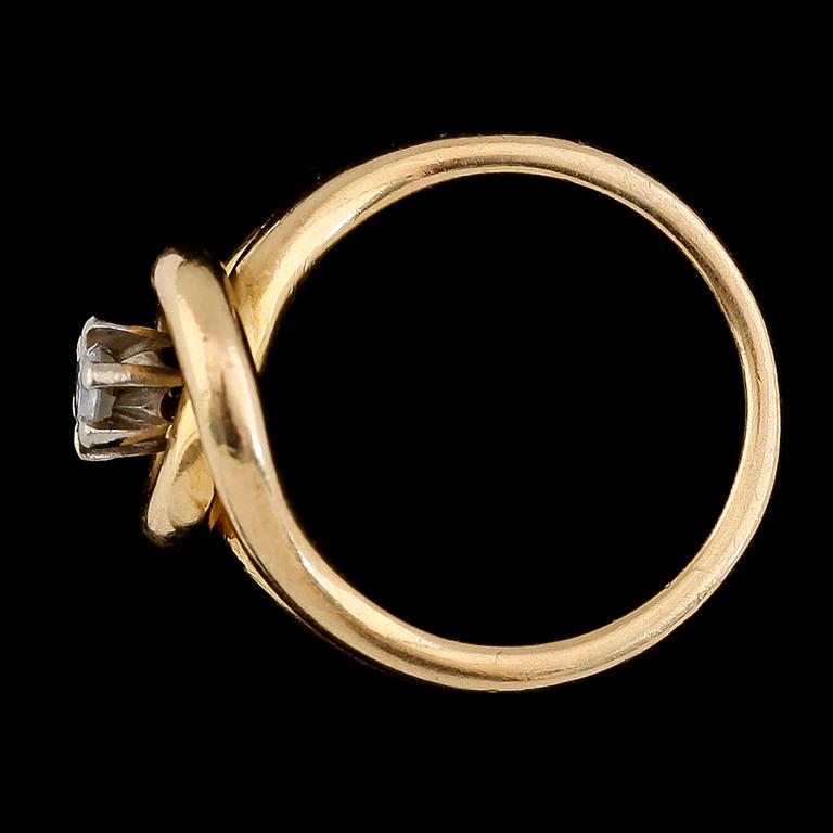 RING, 18K guld, briljantslipad diamant ca 0.15 ct. Vikt ca 9 g.