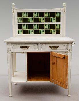 KOMMOD, omkring år 1900.