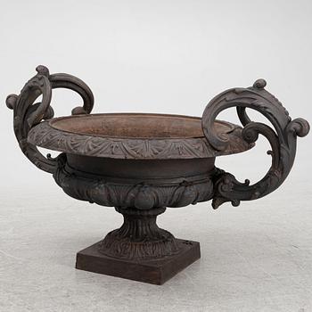 A cast iron garden planter, "'No 9', Skoglund & Olson Gefle, early 20th Century.