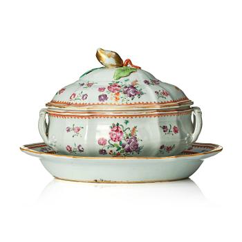 1024. A famille rose tureen with cover and stand, Qing dynasty, Qianlong (1736-95).