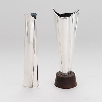 TAPIO WIRKKALA, VASER, 2 st, silver (916), stämpelsignerade TW, Kultakeskus, Tavastehus 1959 och 1962.