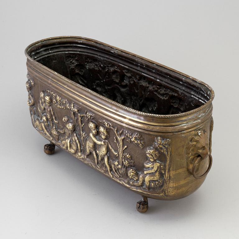 A BRASS JARDINIERE, 18th/19th century.