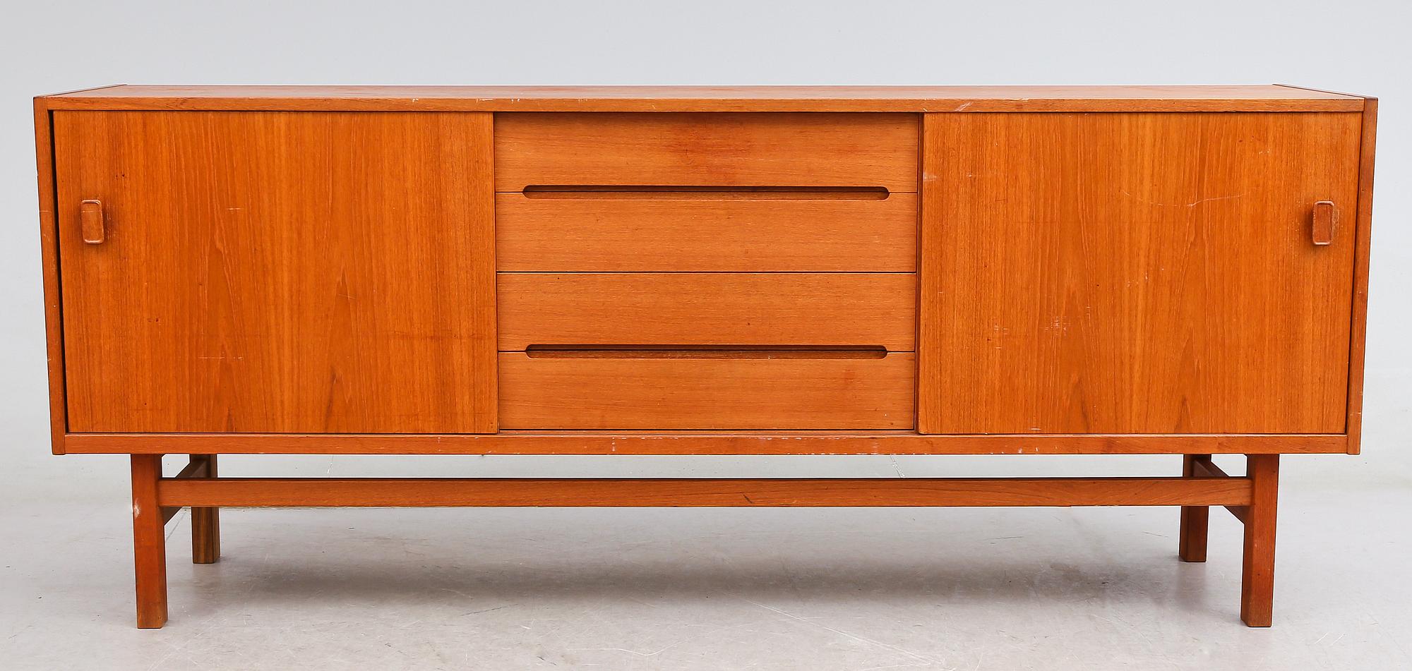 SIDEBOARD, "Arild", Nils Jonsson, Troeds, Bjärnum, 1900-talets andra hälft.