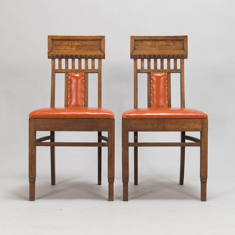 Eliel Saarinen, pöytä ja tuoleja, 4 kpl, Huonekaluliike Mikko Nupponen 1900-luvun alku.