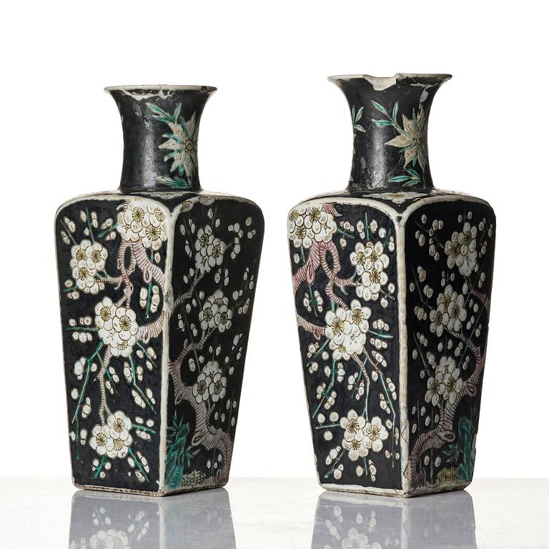 A pair of famille noire vases, late Qing, c. 1900.