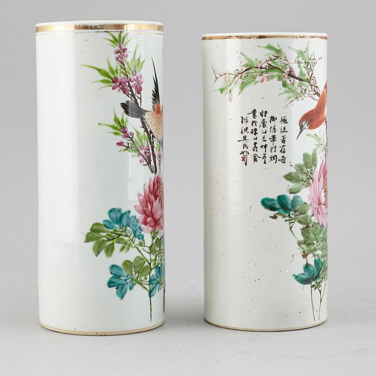 Two Chinese famille rose hat stands, 20th century.